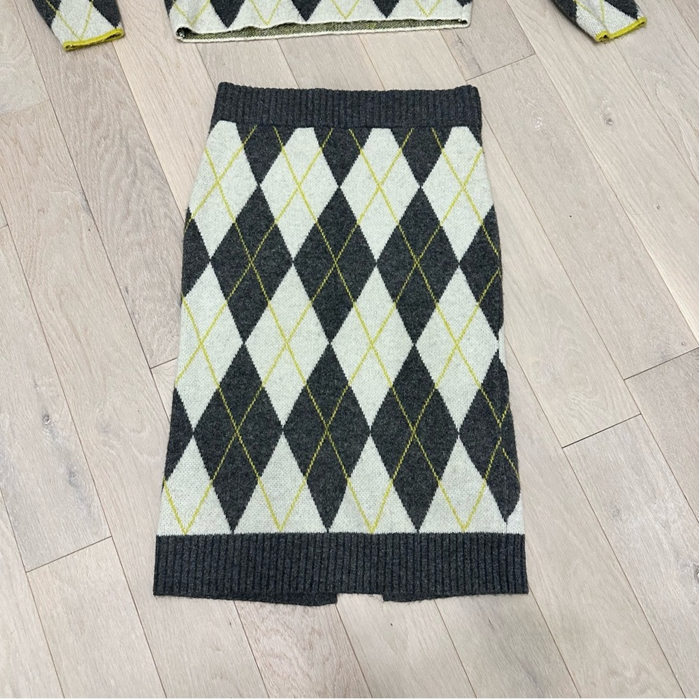 Pringle Gray and Yellow Knit Fabric